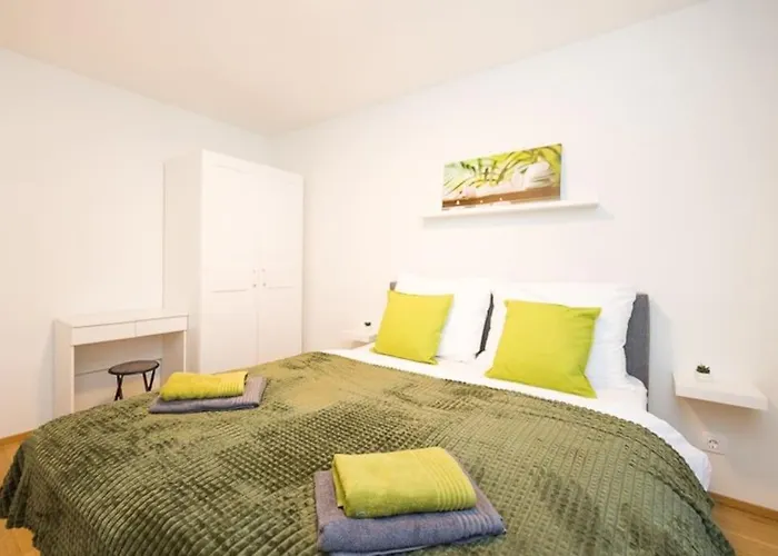 Apartman Deluxe With Balcony! Free Garage Parking Included!