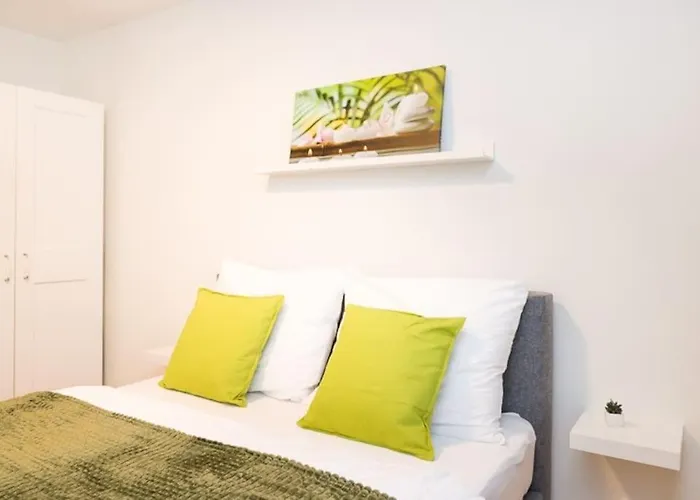 Apartman Deluxe With Balcony! Free Garage Parking Included! Bécs