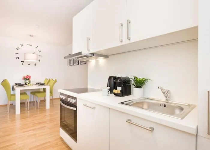 Deluxe With Balcony! Free Garage Parking Included! Apartman *