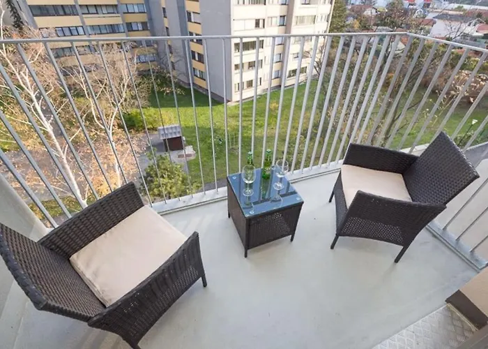 Apartman Deluxe With Balcony! Free Garage Parking Included!