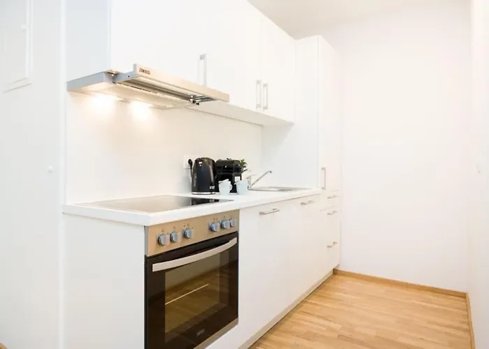 Apartman Deluxe With Balcony! Free Garage Parking Included! Bécs