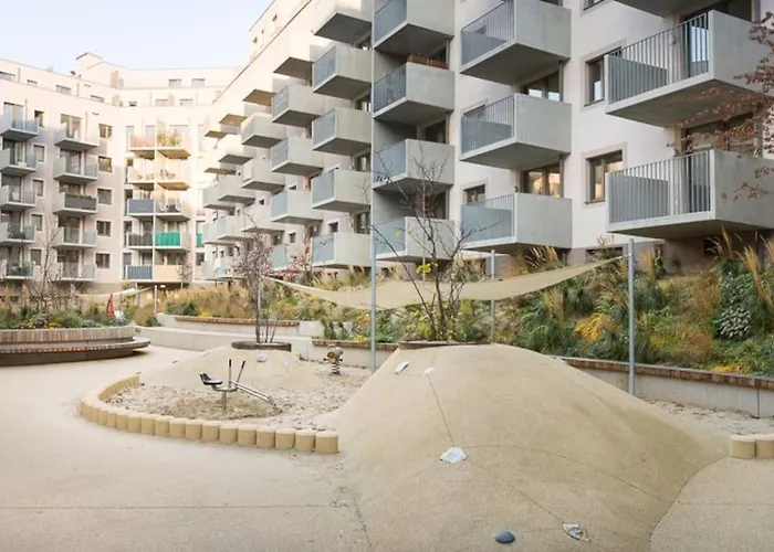 Deluxe With Balcony! Free Garage Parking Included! Apartman Bécs