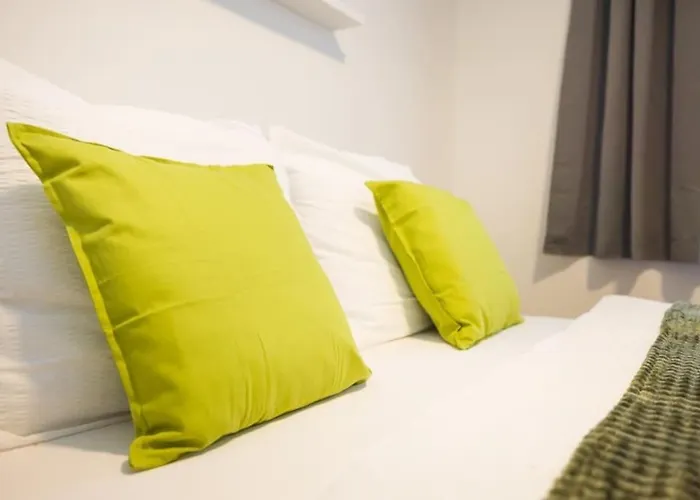 Deluxe With Balcony! Free Garage Parking Included! Apartman *
